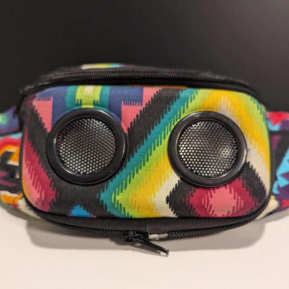 JammyPack Mobile Speaker Fanny Pack Travel Bag Retro 90's Geometric Pattern - Picture 3 of 16